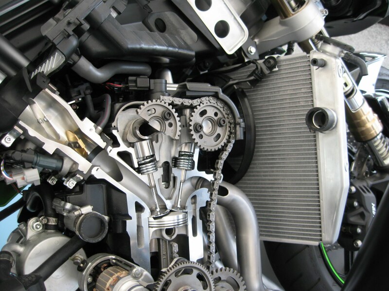 Cut away of a motorcycle engine, Bike Week 2009, Daytona Bch. FL.jpg